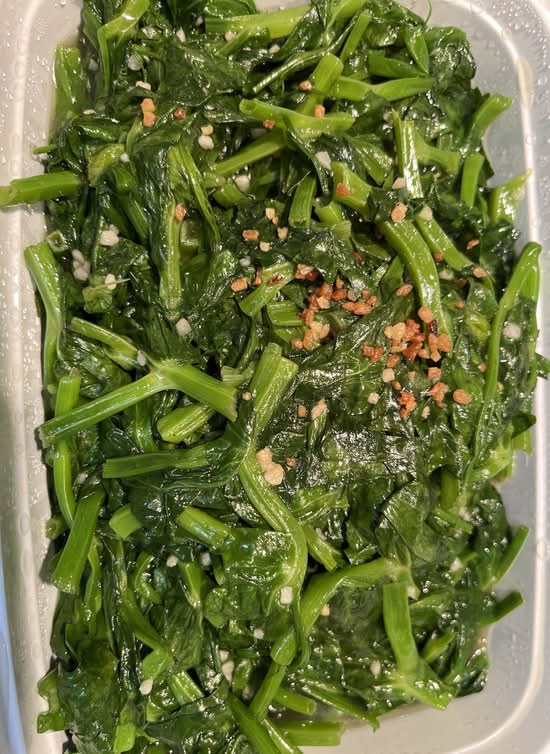 Snow Pea Leaves with Garlic 蒜茸豆苗